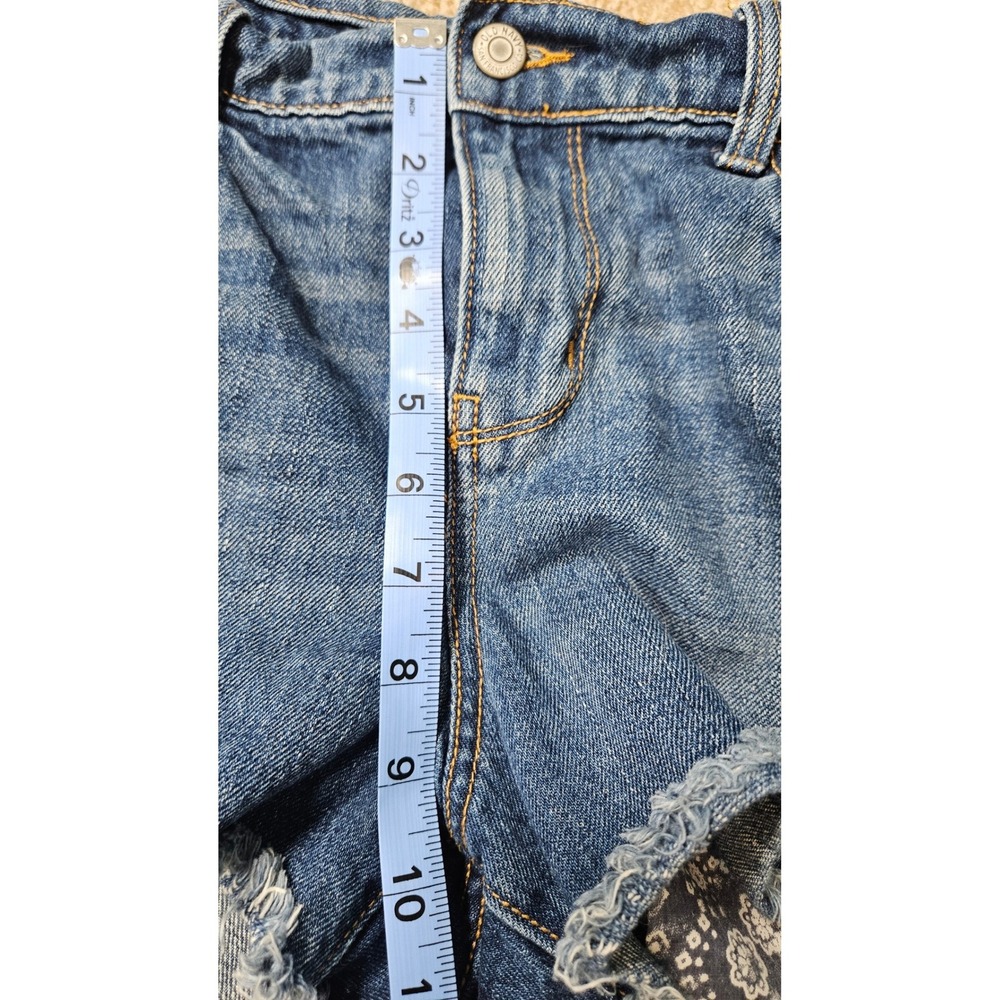 Old Navy Boyfriend Distressed Denim Shorts Blue Paisley Bandana Lining Size 10 - Picture 10 of 11